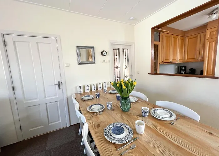 Vakantiewoning Met Dakterras - 150m 아파트